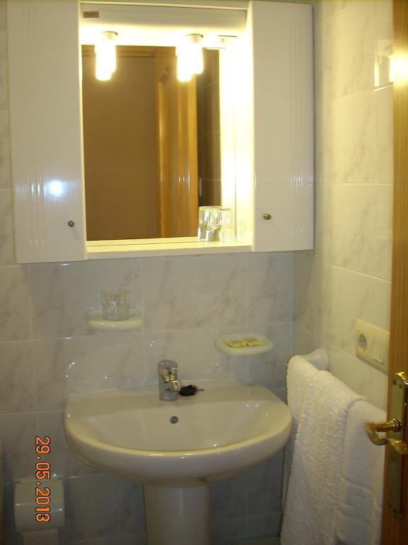 Twin Room Private Bathroom